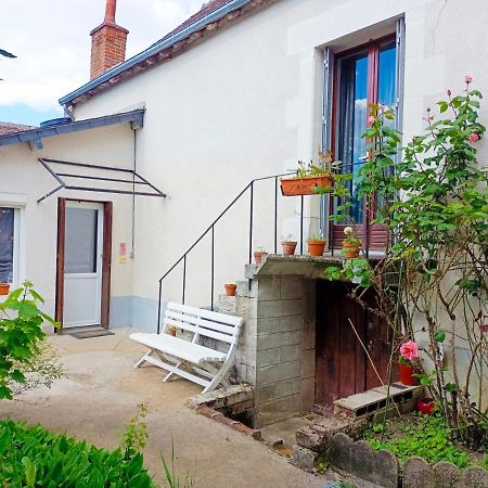 Petite Maison Etape Loire A Velo Ou Compostelle Mosnes Exterior photo